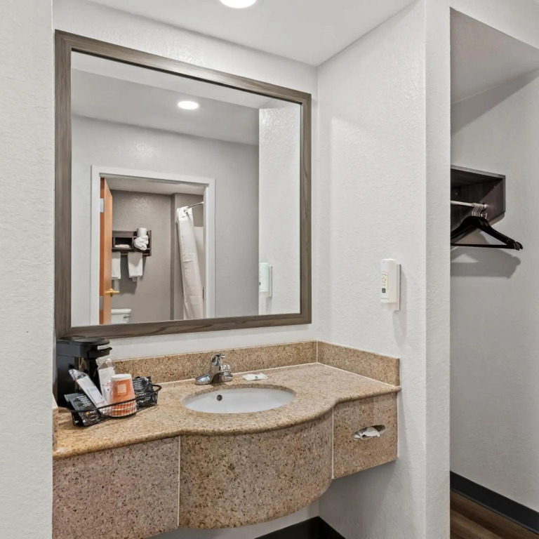 Quality Inn & Suites Biloxi - Ocean Springs