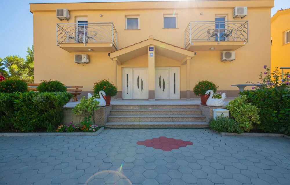 Amazing Apartment in Krvavica With Wifi