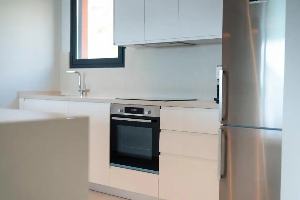 Stunning modern 4 bedroom apartment by the beach