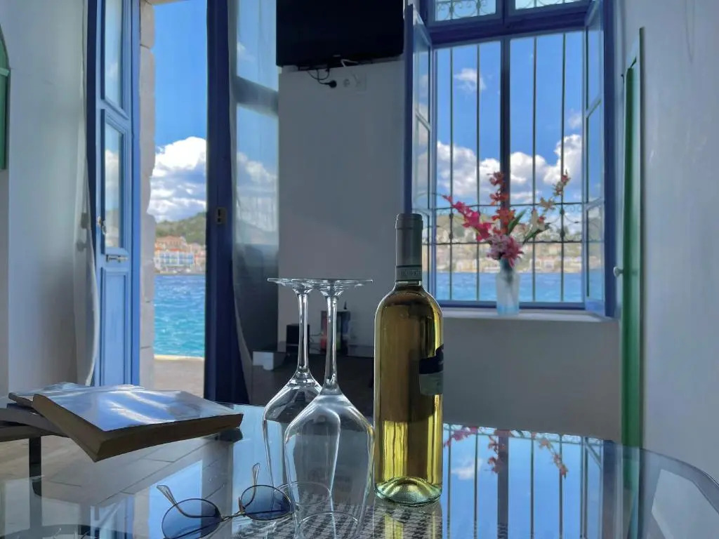 Pitini 2 - Seafront - Harbour view