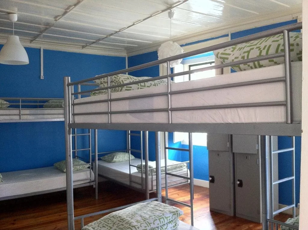 Alface Hall Hostel & Bar