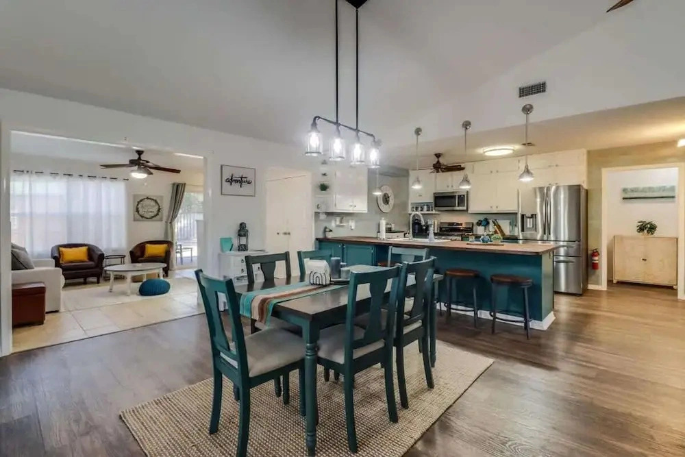 The Gulf Breeze Getaway