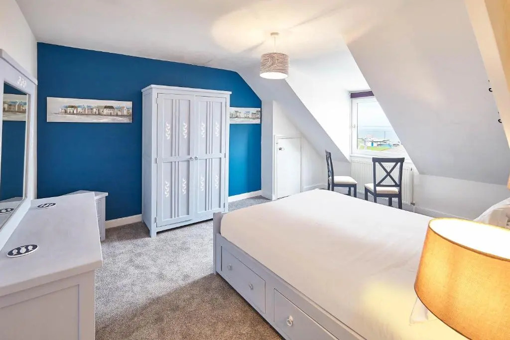 Host Stay The Whitby Pearl