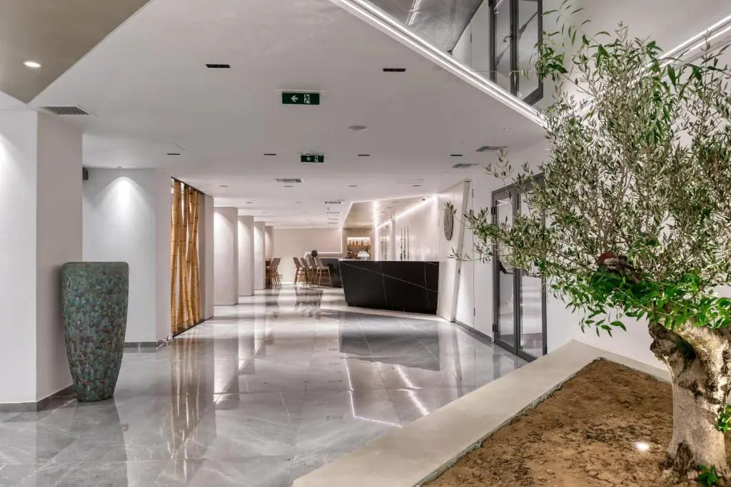 LAS HOTEL & SPA