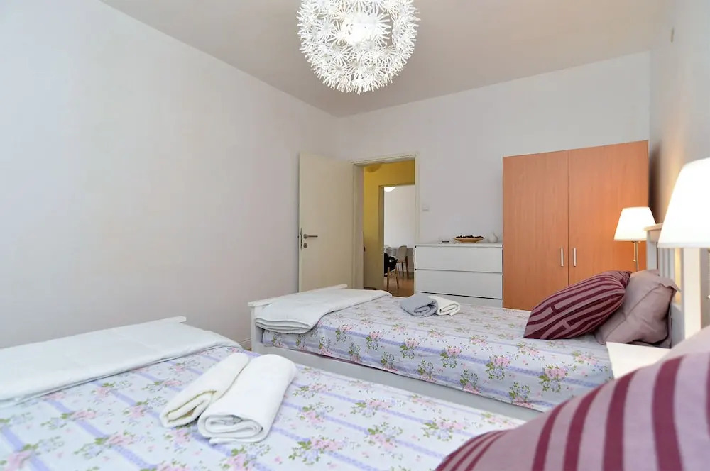 Apartment 1928