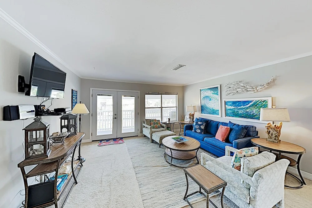 2-unit Ocean-view Hideaway W/ Fenced Backyard 4 Bedroom Duplex