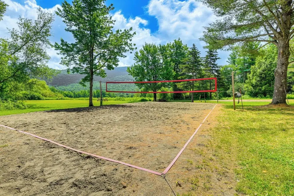 Pet-friendly Home w/ Deck: 4 Mi to Jay Peak Resort