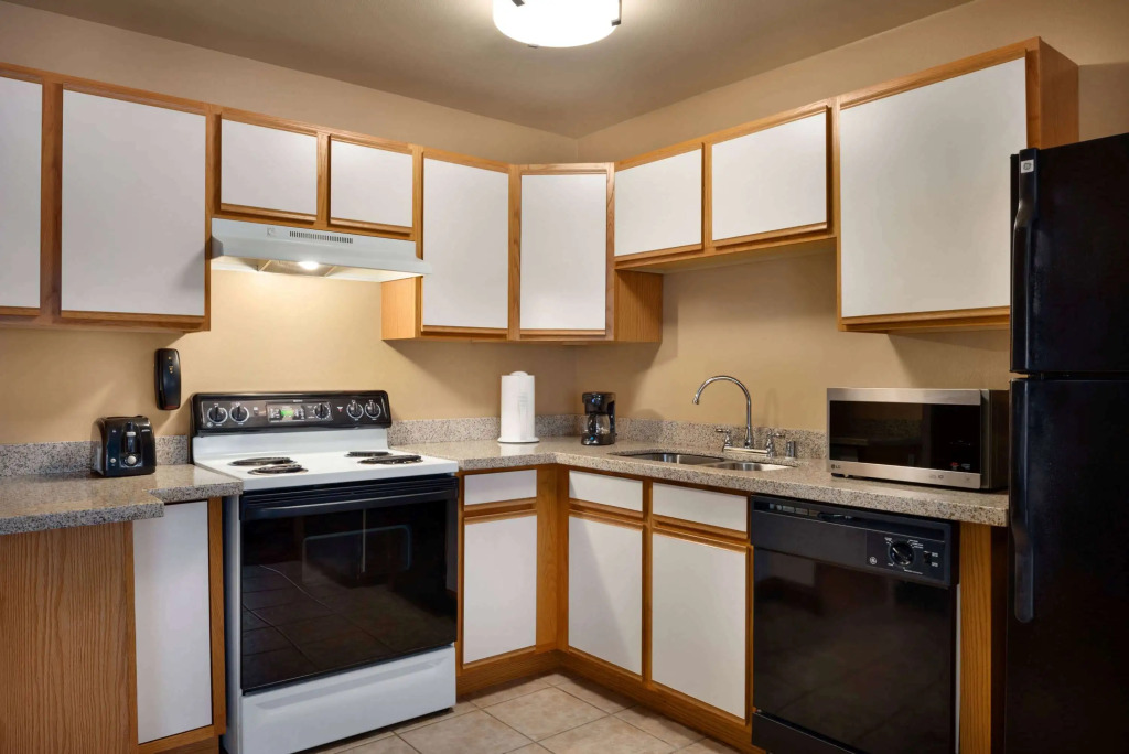 Hawthorn Extended Stay by Wyndham Milwaukee Airport