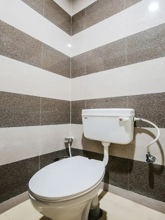 Royal Guest House by OYO Rooms