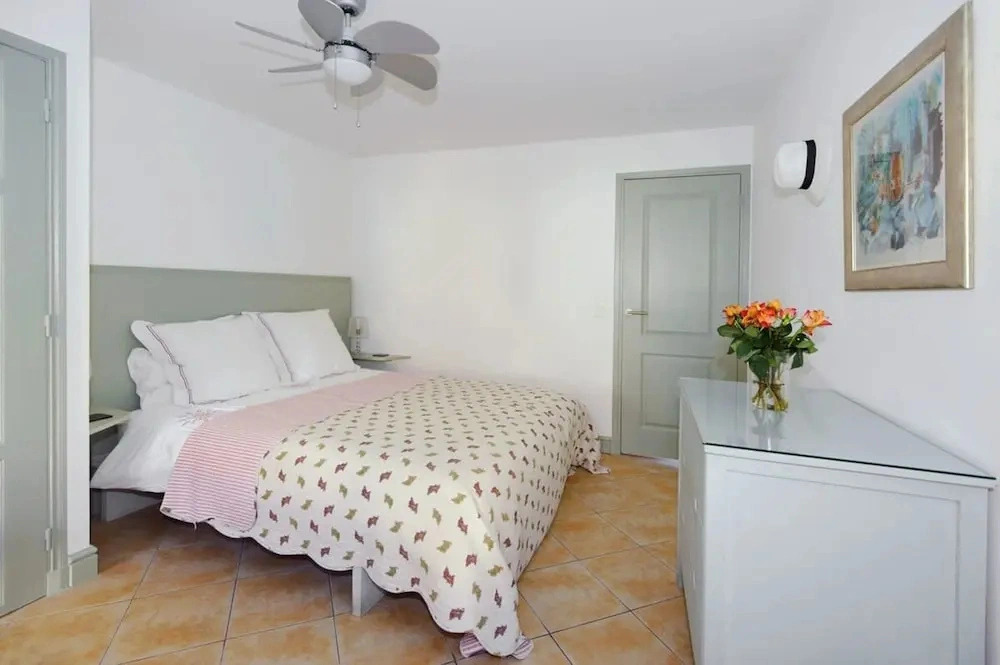 Old Town Apartment With Sea Views A C