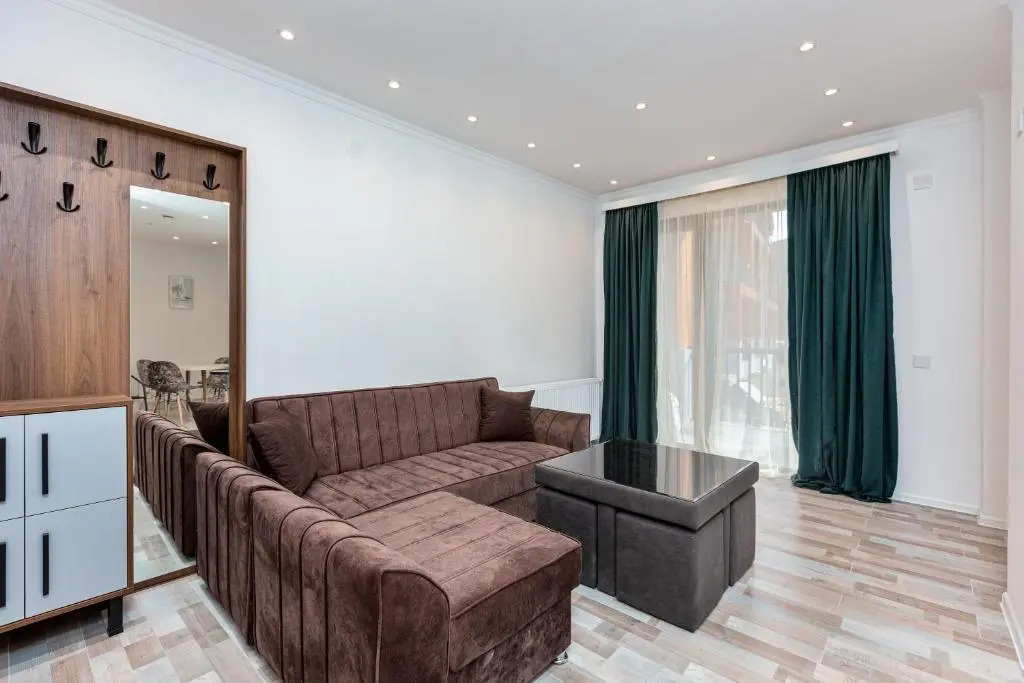 Ground Floor Bright Luxury 1Bedroom Apartment with Free Parking