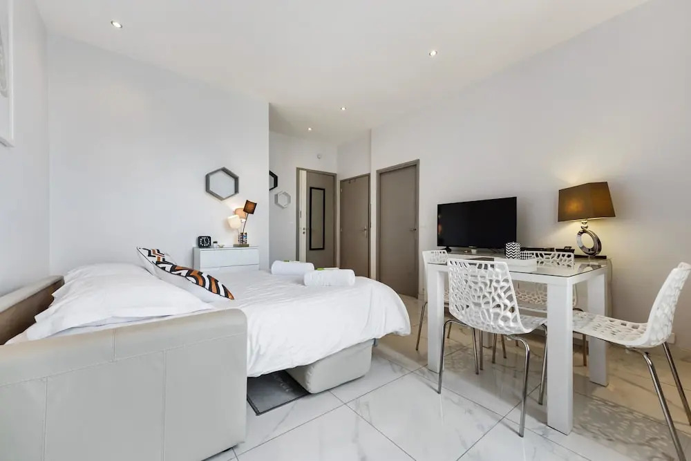 Jean Jaures Apartment 1