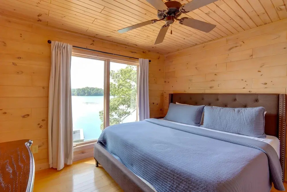 Mountain View Cabin on Lake Blue Ridge: Hot Tub