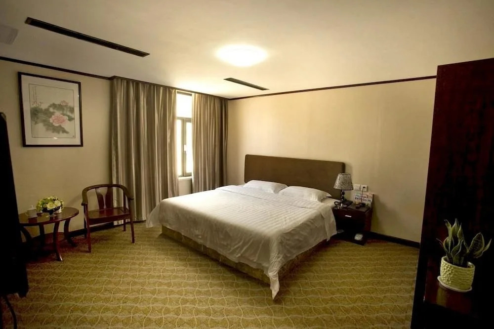 Yiya Business Hotel