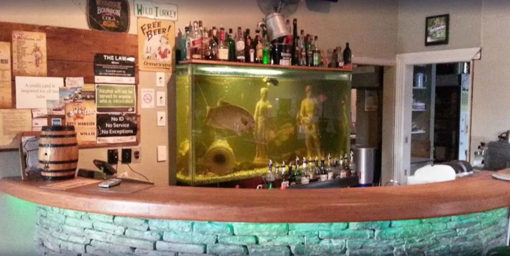 Shooters Saloon Bar Hotel & Cabins
