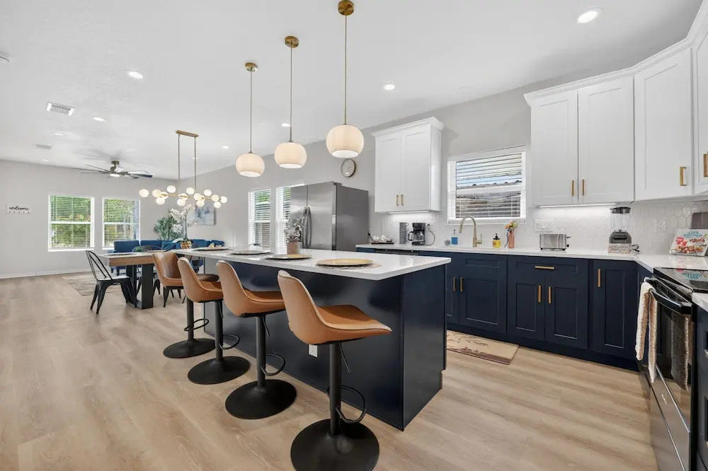 Lovely and Stylish Modern Home Near Downtown