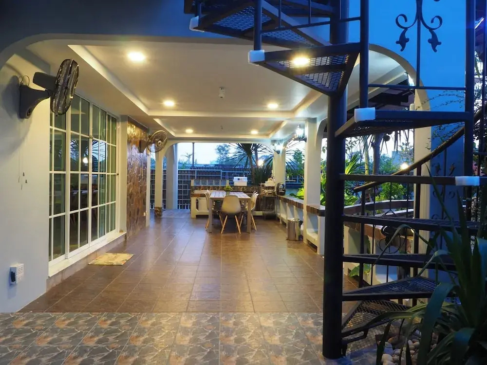 Lets Chill Pool Villa Najomtien Sattahip