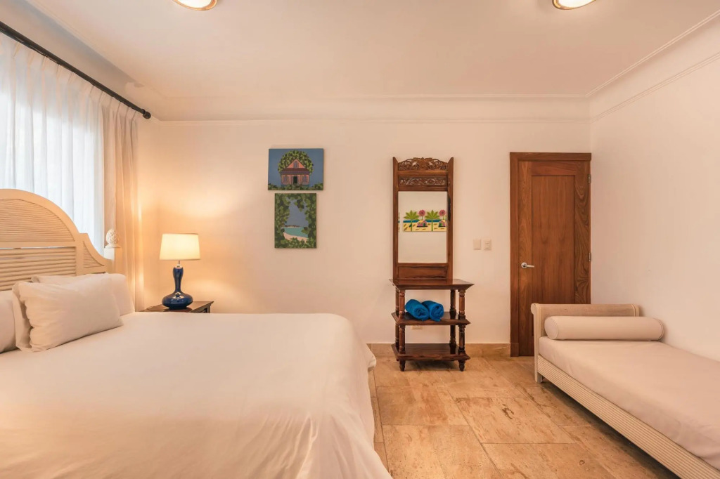 Private Terrace 3BR 6 Guests Beach Access