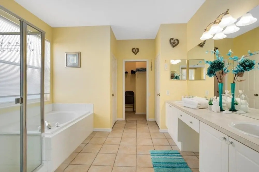 Fantastic Resort 5br House - South Facing Pool/spa 5 Bedroom Villa by RedAwning