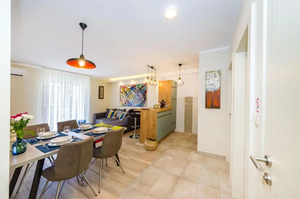 Ema 2Br Apt. In Old Town Centre