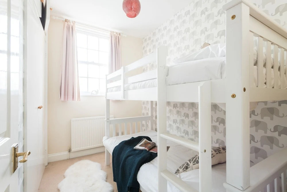 The Lapis Lounge - Large 3bdr House at River Avon - Sleeps 8