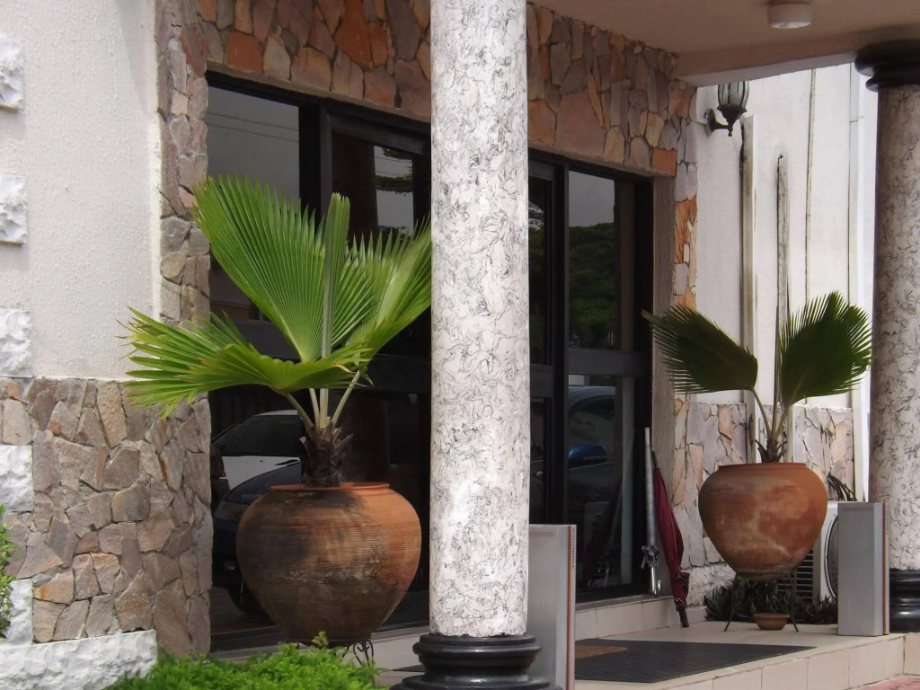 La Playa Suites