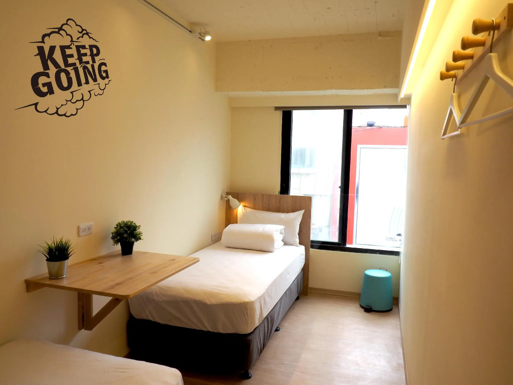 Stray Birds Taichung Hostel