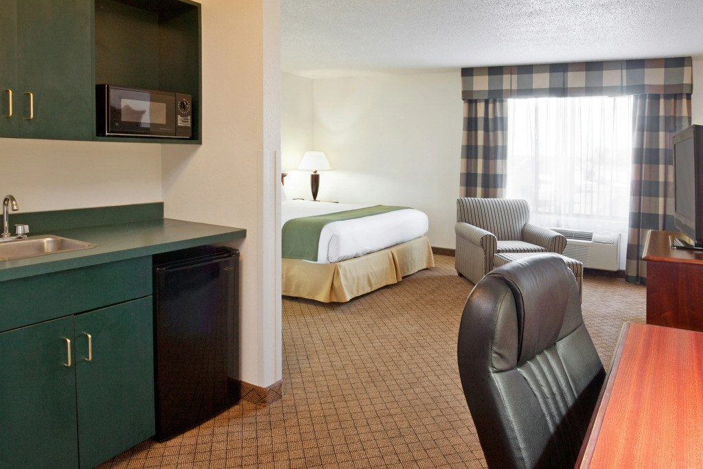 Holiday Inn Express & Suites Alliance by IHG
