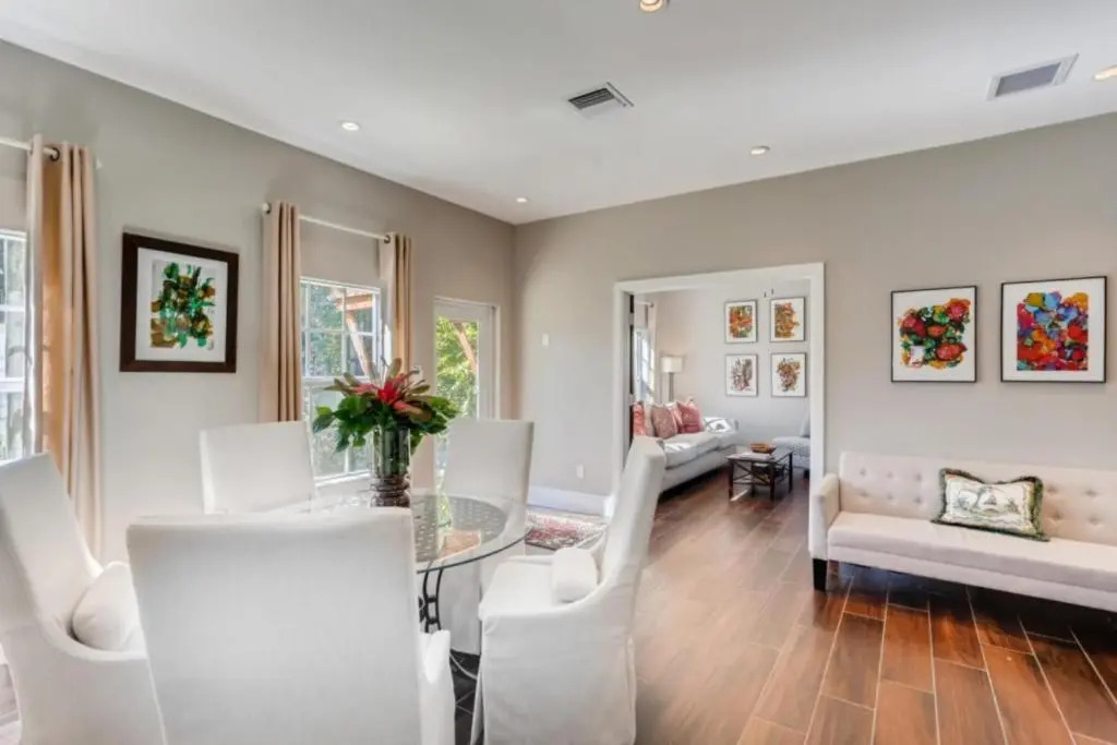Buttercup 3bd 3ba Sleep 7 on Quiet Street