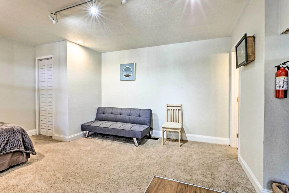 Haines City Studio: Walk to Shopping & Dining!