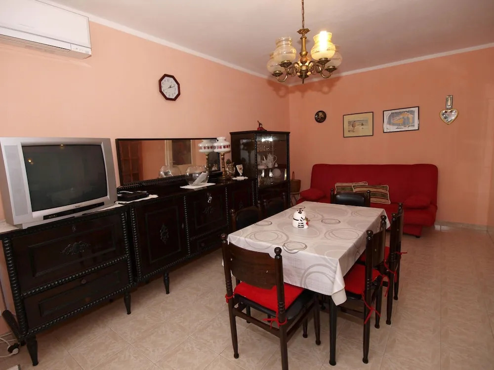 Apartment 752