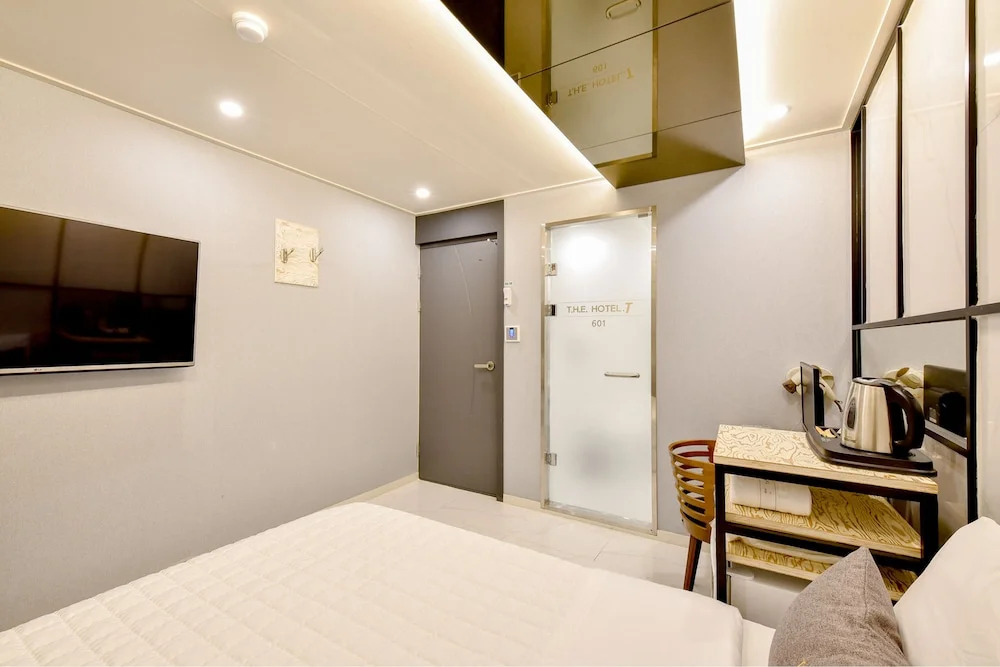 The SWEET Hotel