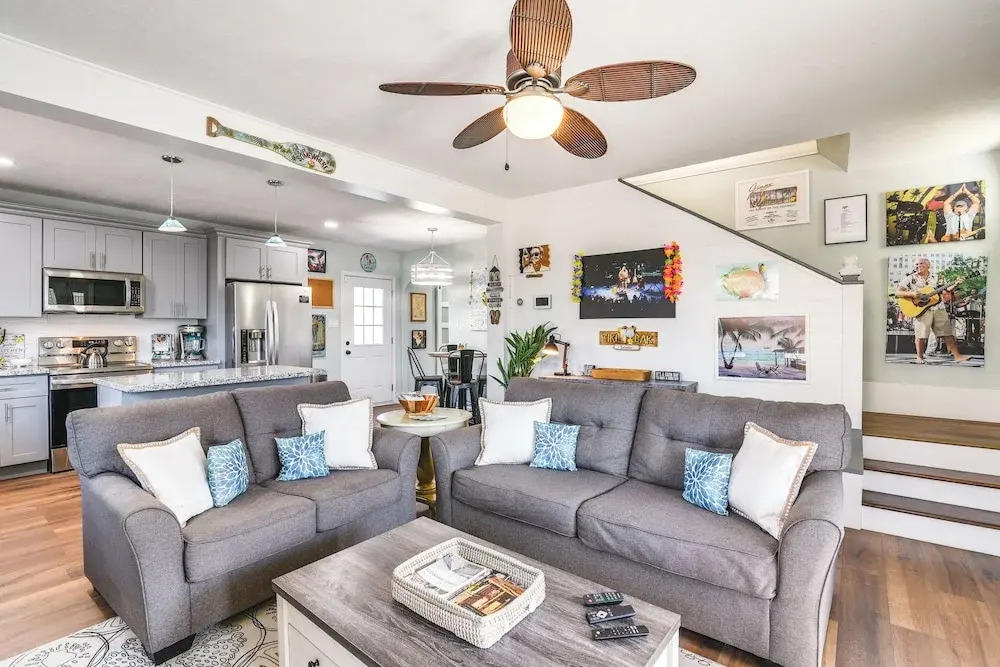 Jimmy Buffet Home w/ Hot Tub & Yard in Galveston!