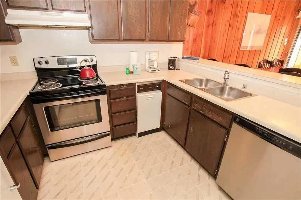 Mammoth Ski & Racquet Club #12 - Pet Okay! 2 Bedrooms 2 Bathrooms Cond