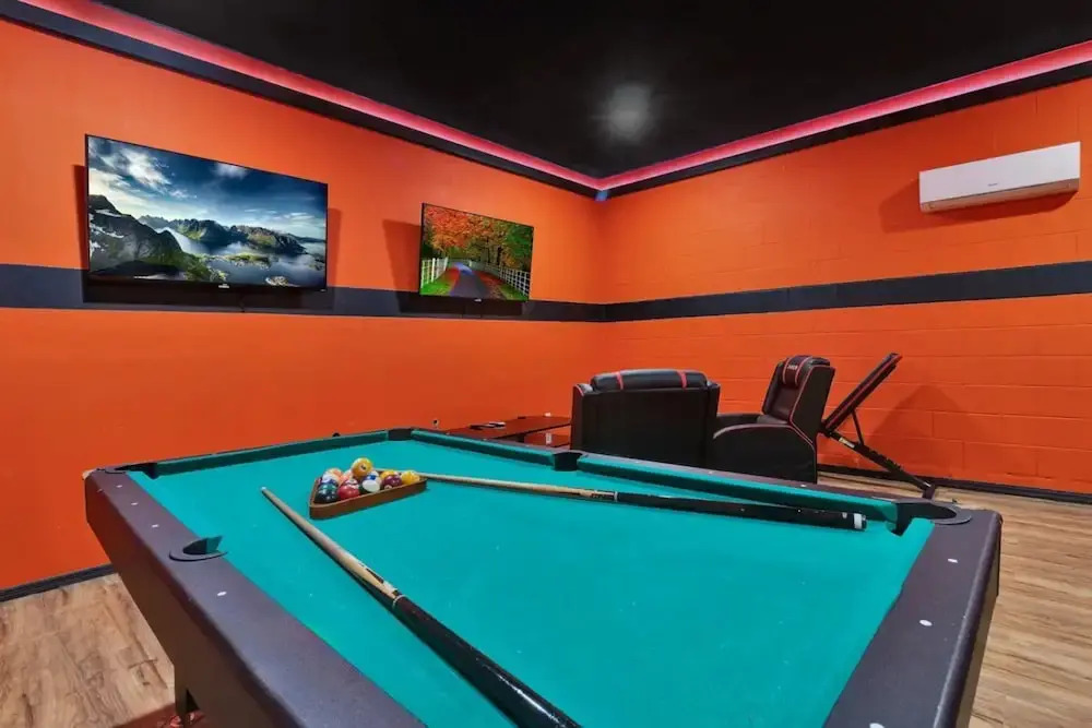 491-8-ld-private Pool With Game and Movie