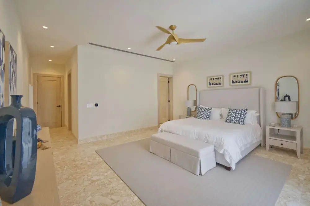 Modern Lake Villa With English Speaking Staff in Golf and Beach Resort