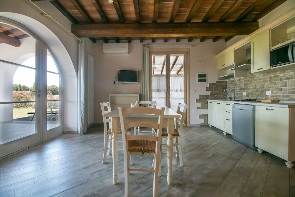 Appartamento Palazzeta With Pool, Near the Sea
