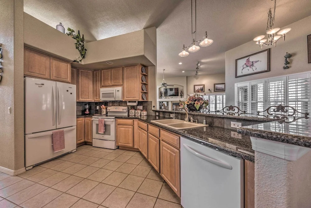 Hot Tub & Deck: Family Ruidoso Retreat!