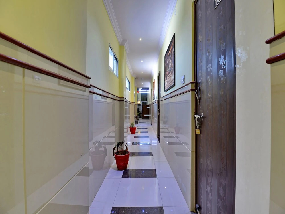 OYO 16992 Primrose Residency
