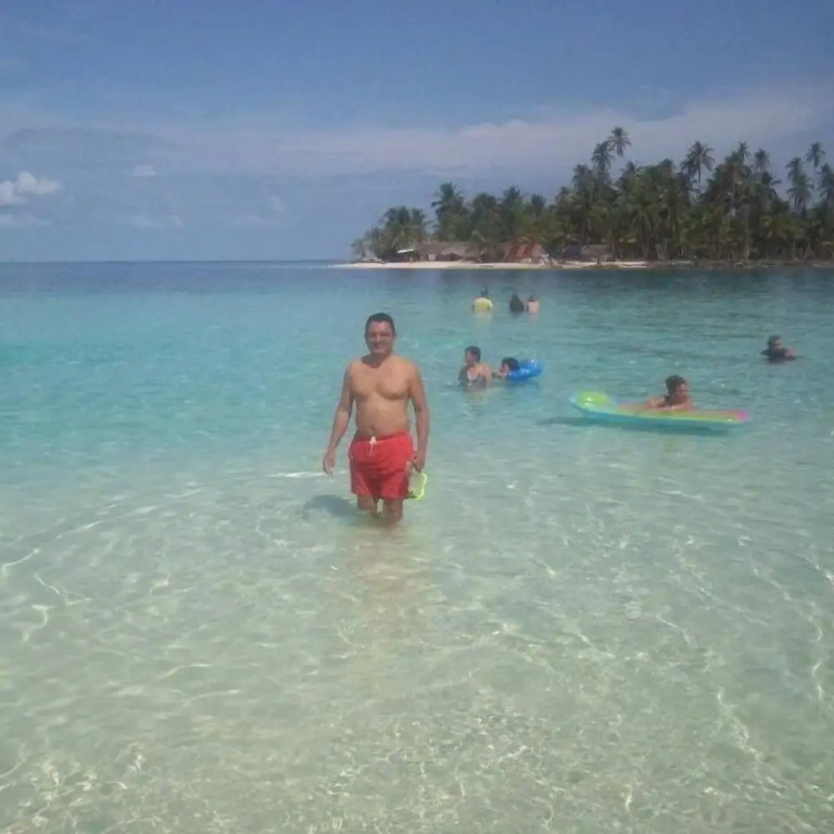 Cabaña Romantica frente al mar de isla Chichime Guna Yala