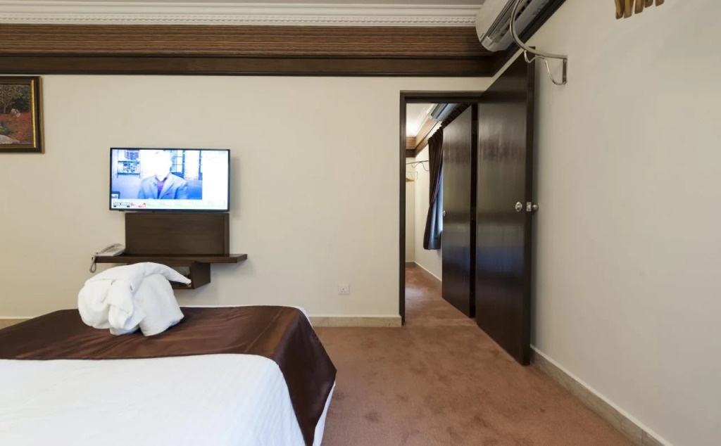Seriental Hotel I check in 3pm-11pm only