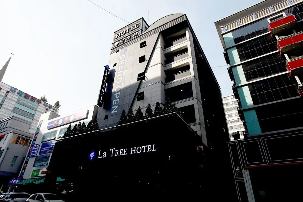 La Tree Hotel