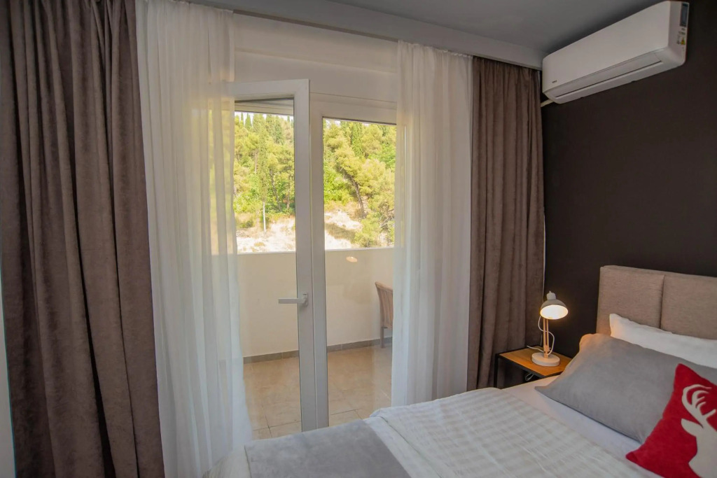 Stylish Two Bedroom Apartment at Ljubovic-Hill Park