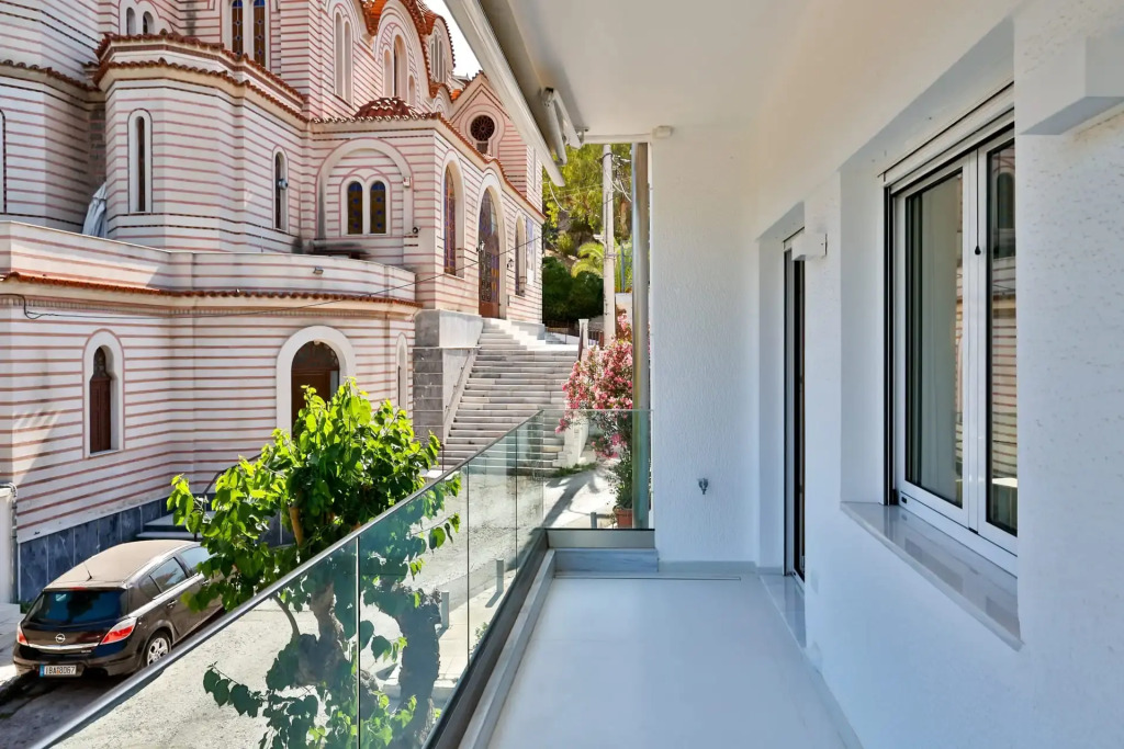 Parthenon Rooftop Luxury Apartments by Live&Travel