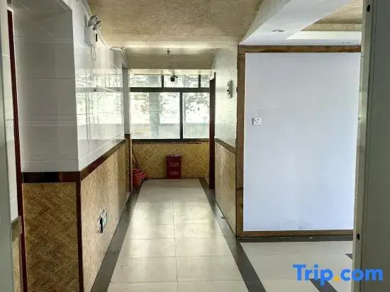 Shenzhen Minglaifa Hotel (Longgang Ailian Subway Station)