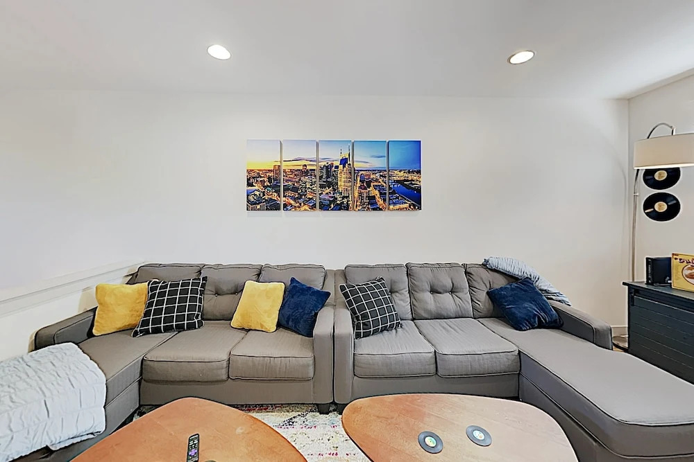 New Listing! Nashville Nations #6 W/ Game Room 3 Bedroom Townhouse