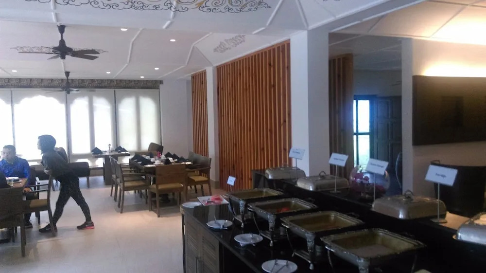 Khuru Resort
