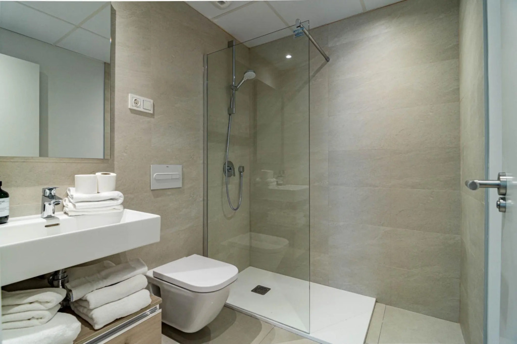 LME13.3A- Modern and luxury flat close to port