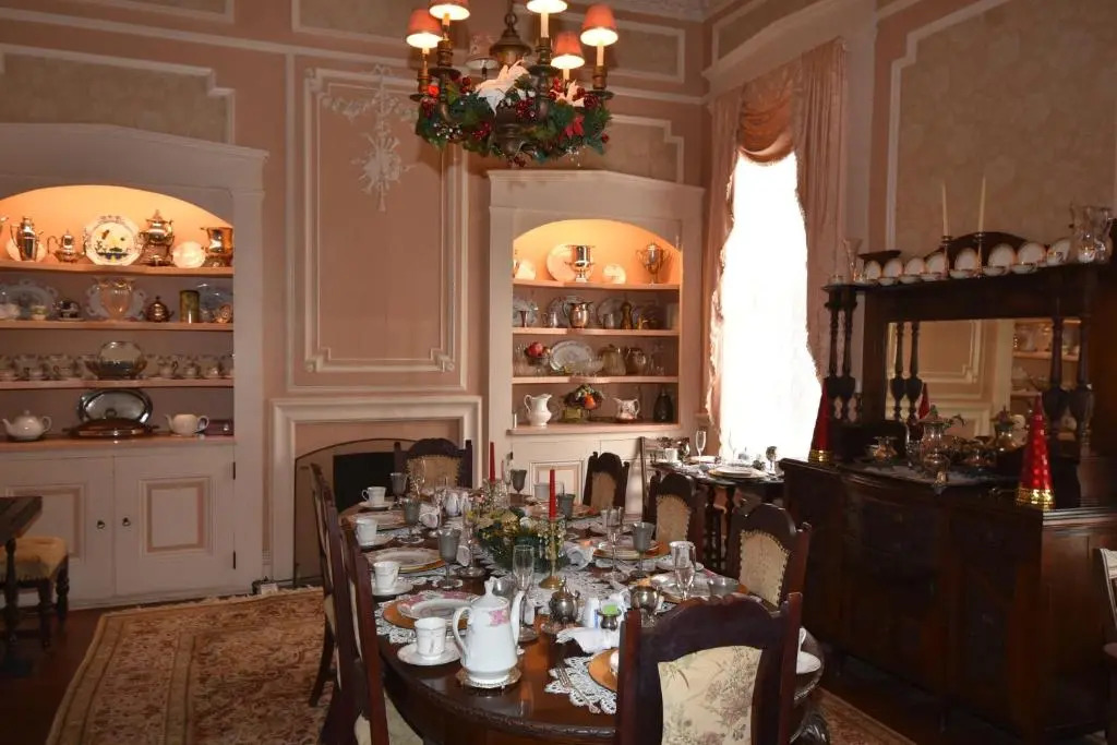 Corners Mansion Inn - A Bed and Breakfast
