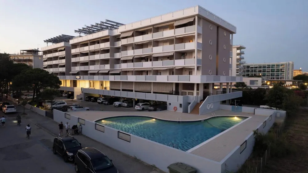 Homely Seaview Studio Flat With Balcony - Beahost